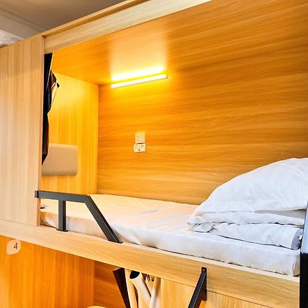 Waveflo Hostel 浪花青旅 Hong Kong Bagian luar foto