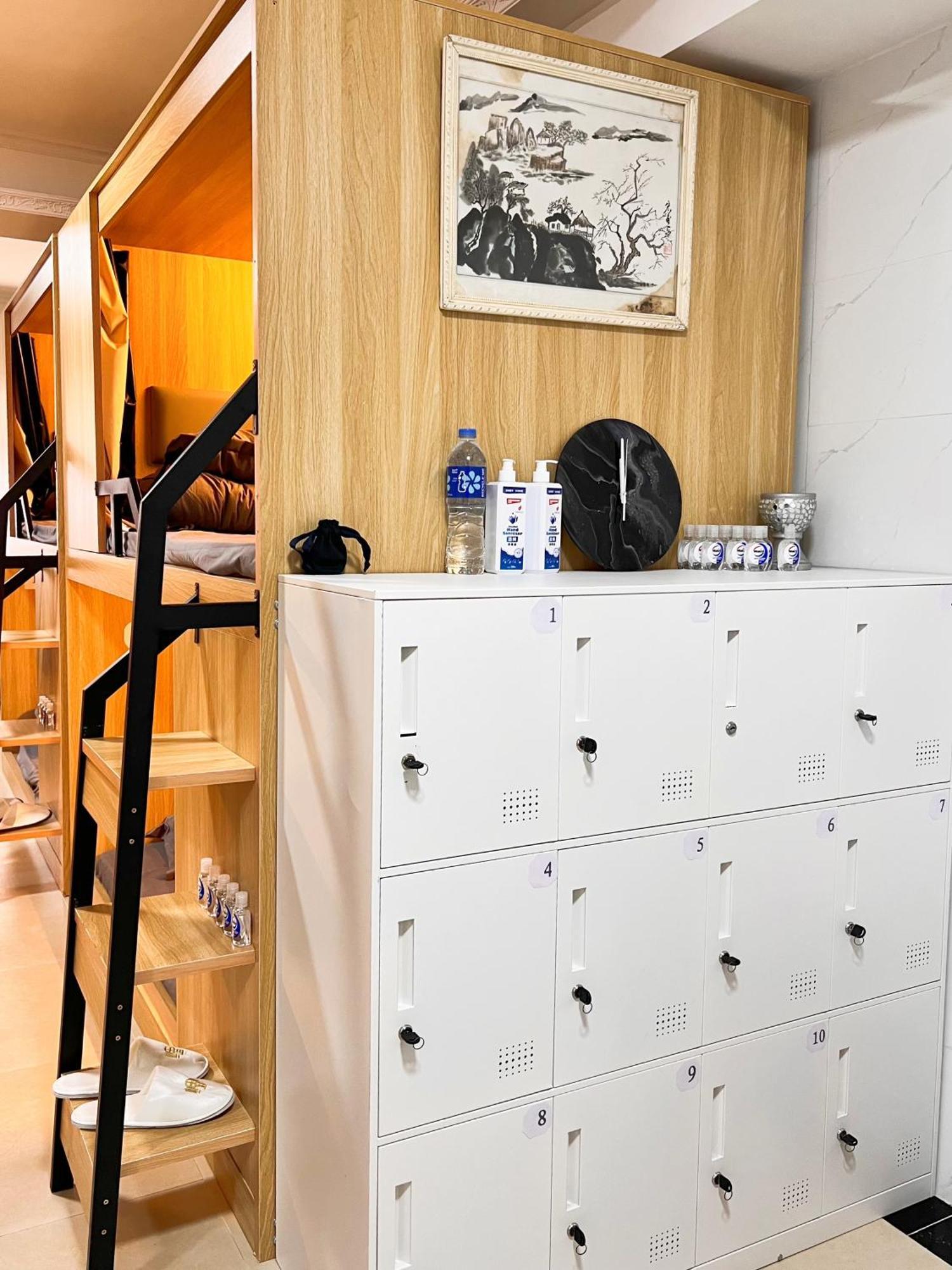 Waveflo Hostel 浪花青旅 Hong Kong Bagian luar foto