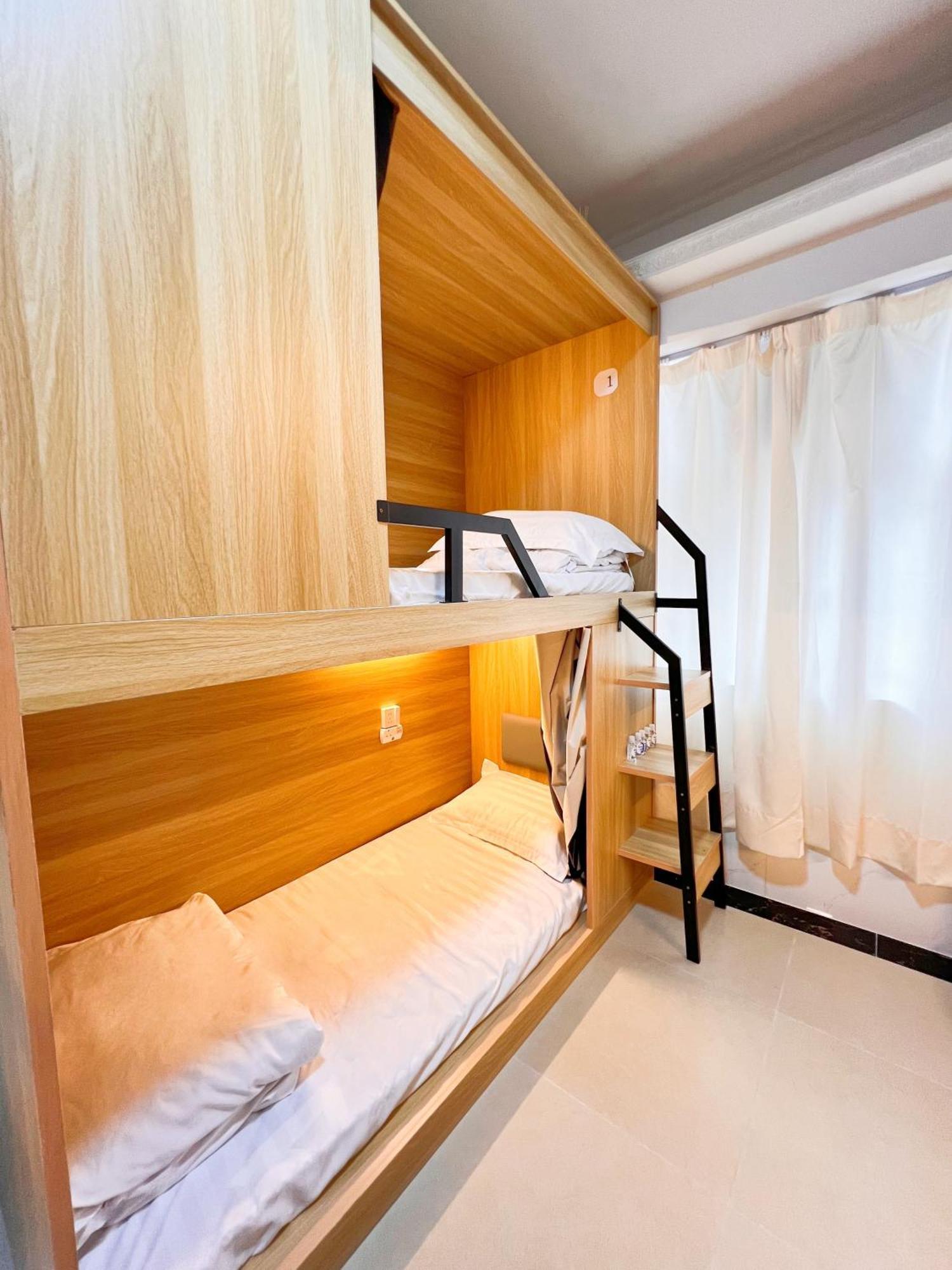 Waveflo Hostel 浪花青旅 Hong Kong Bagian luar foto